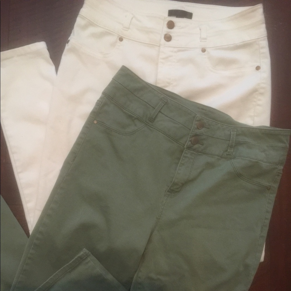 NEW Women's HIGHWAISTED Jeans !!